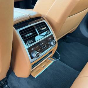 BMW 740 D M PAKET xDrive Automatik 320 ks / SIBER ZRACNI OVJES