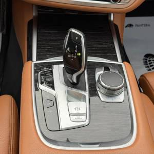 BMW 740 D M PAKET xDrive Automatik 320 ks / SIBER ZRACNI OVJES