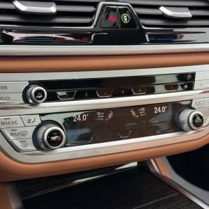 BMW 740 D M PAKET xDrive Automatik 320 ks / SIBER ZRACNI OVJES