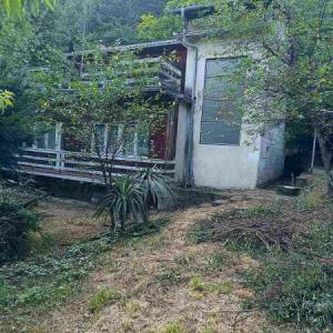 Kuća u prirodnom ambijentu u blizini rijeke Une