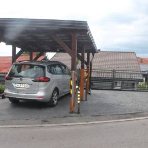 Objekat sa dva zasebna stanovanja kod bolnice