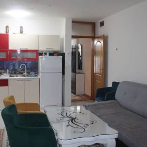 Objekat sa dva zasebna stanovanja kod bolnice