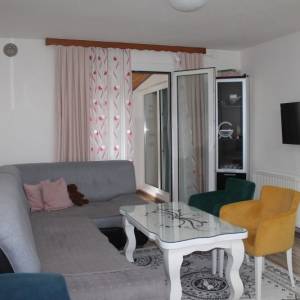 Objekat sa dva zasebna stanovanja kod bolnice