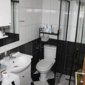 Objekat sa dva zasebna stanovanja kod bolnice