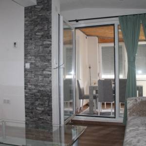 Objekat sa dva zasebna stanovanja kod bolnice