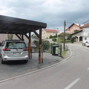 Objekat sa dva zasebna stanovanja kod bolnice