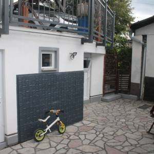 Objekat sa dva zasebna stanovanja kod bolnice