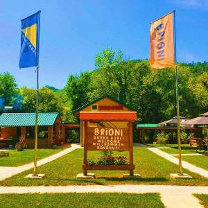 Odmaralište sa ljetnom baštom uz rijeku Unu