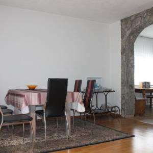 Posjed sa modernom kućom uz rijeku Unu