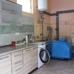 Posjed sa modernom kućom uz rijeku Unu