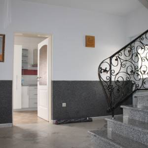 Posjed sa modernom kućom uz rijeku Unu