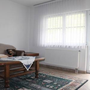 Posjed sa modernom kućom uz rijeku Unu