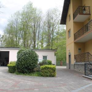 Posjed sa modernom kućom uz rijeku Unu