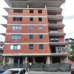 Trosoban stan Centar Grada Cazin 64 m2