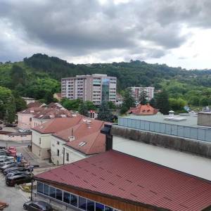 Trosoban stan Centar Grada Cazin 64 m2