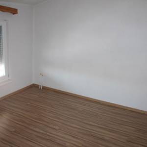 Useljiv stan sa 3 spavaće sobe