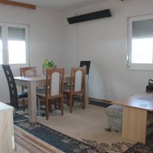 Useljiv stan sa 3 spavaće sobe