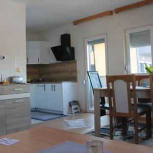 Useljiv stan sa 3 spavaće sobe