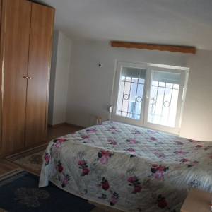 Useljiv stan sa 3 spavaće sobe