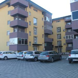 Useljiv stan sa 3 spavaće sobe