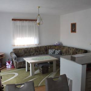 Useljiva i namještena kuća B.Krupa