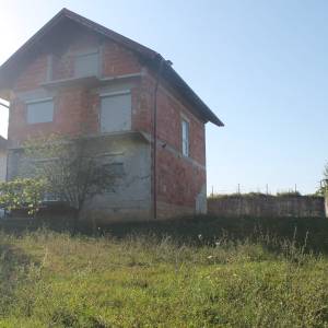 Useljiva i namještena kuća B.Krupa