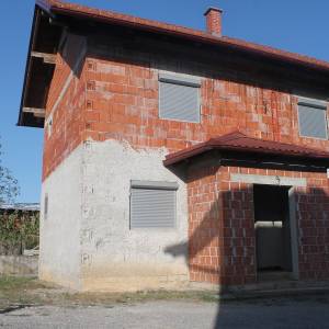 Useljiva i namještena kuća B.Krupa