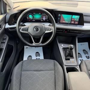 Volkswagen Golf Life 1.0 TSI 110 ks / LANE ASSIST VIRTUAL AMBIENT