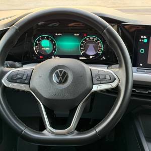 Volkswagen Golf Life 1.0 TSI 110 ks / LANE ASSIST VIRTUAL AMBIENT