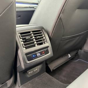 Volkswagen Golf R 8.5 2.0 TSI DSG 4MOTION 333 ks / 360 KAM SIBER