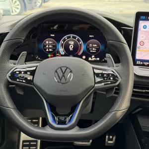 Volkswagen Golf R 8.5 2.0 TSI DSG 4MOTION 333 ks / 360 KAM SIBER