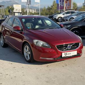 Volvo V40 D2 1.6 D 114 ks *NAVI*KAMERA*KOZA*