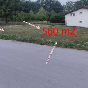 Vrlo povoljna 2 zemljišta za kuću