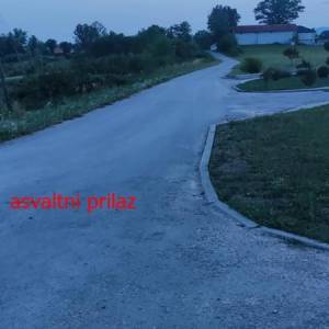 Vrlo povoljna 2 zemljišta za kuću