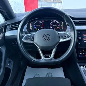 VW Passat Elegance R-Line 2.0 l TDI SCR 4MOTION