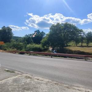 Zemljište sa vikendicom između rijeka Korane i Toplice