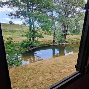 Zemljište sa vikendicom između rijeka Korane i Toplice