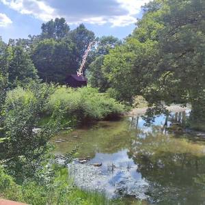 Zemljište sa vikendicom između rijeka Korane i Toplice