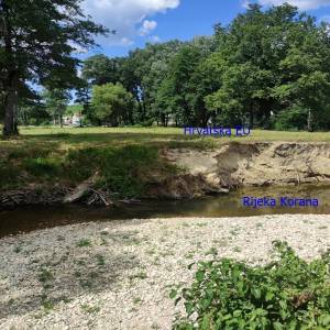 Zemljište sa vikendicom između rijeka Korane i Toplice