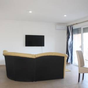 Trosoban useljiv i namješten stan Mala Lisa