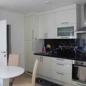 Trosoban useljiv i namješten stan Mala Lisa