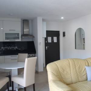 Trosoban useljiv i namješten stan Mala Lisa