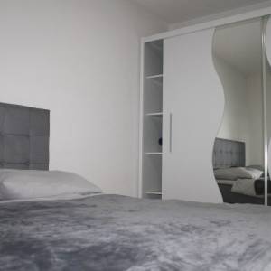 Trosoban useljiv i namješten stan Mala Lisa