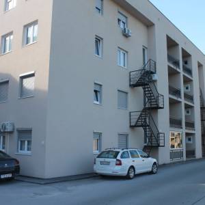 Trosoban useljiv i namješten stan Mala Lisa