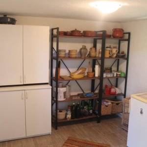 Trospratna kuća u prirodnom ambijentu sa voćnjakom