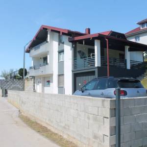 Useljiva i moderno namještena kuća Vrnograč