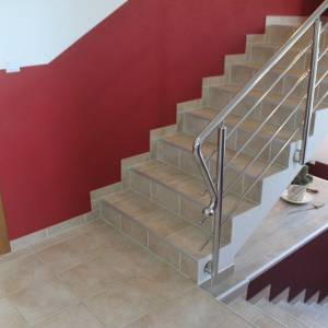 Useljiva i moderno namještena kuća Vrnograč