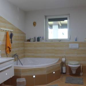 Useljiva i moderno namještena kuća Vrnograč