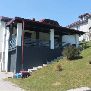 Useljiva i moderno namještena kuća Vrnograč