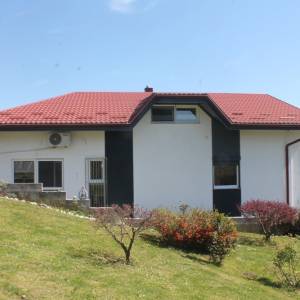 Useljiva i moderno namještena kuća Vrnograč